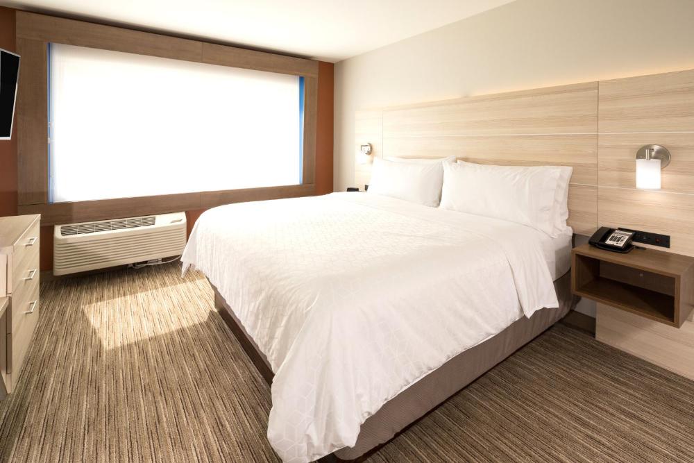Standard King Room interior
